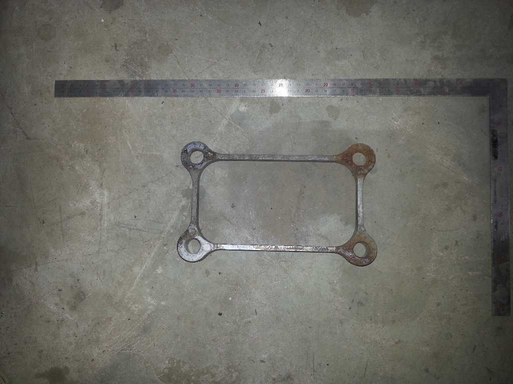 проставка кронштейна топливного бака б/у - 2